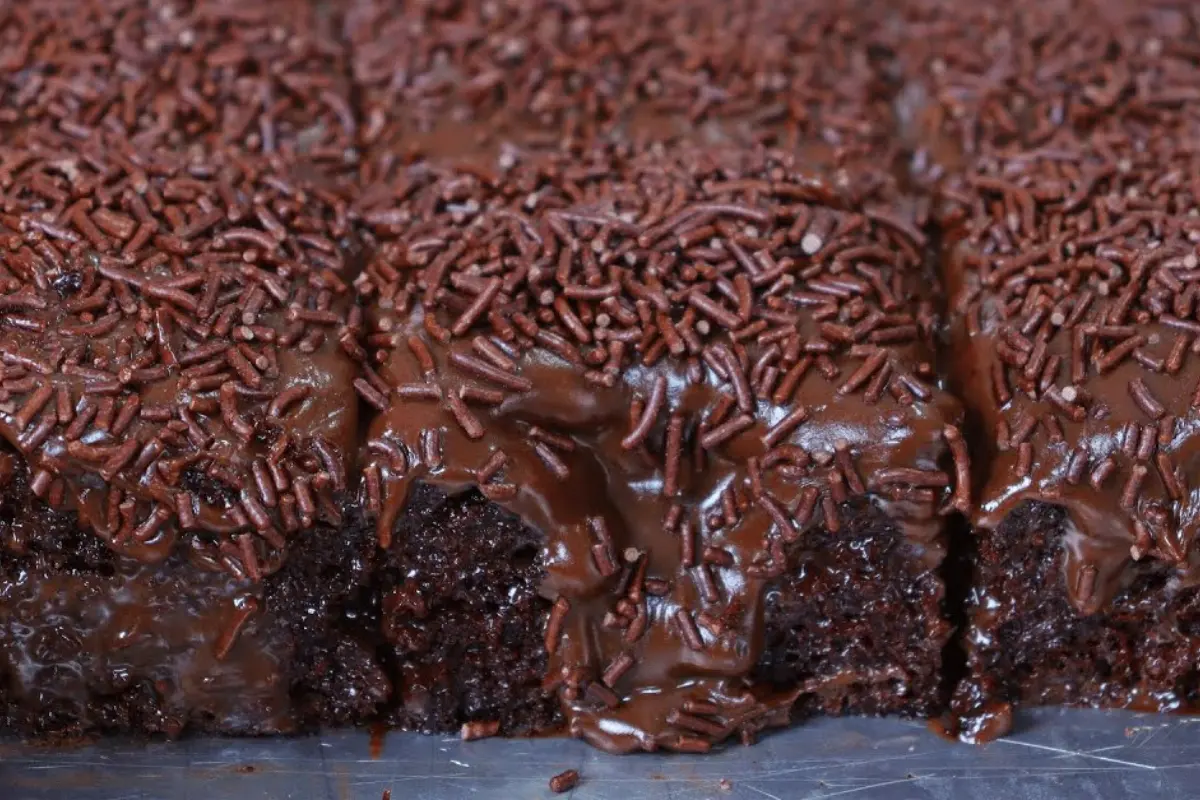 Bolo de Chocolate Molhadinho