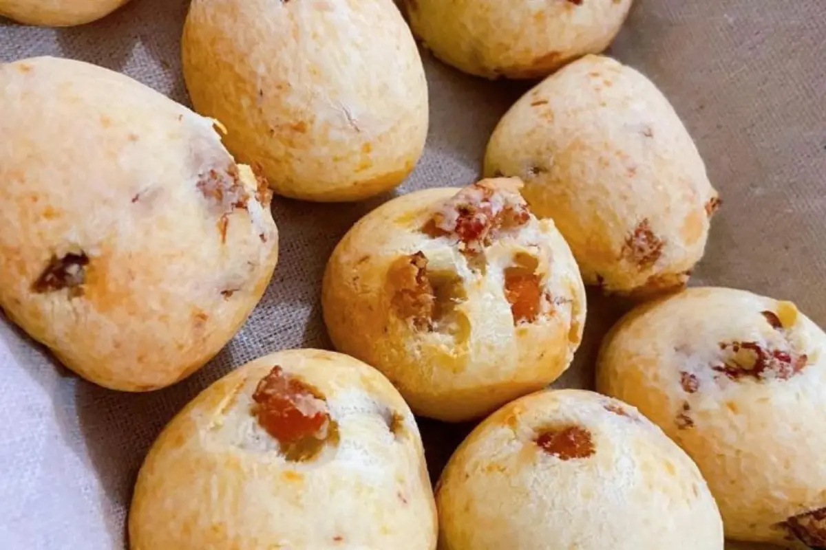 Pão de Queijo com Calabresa